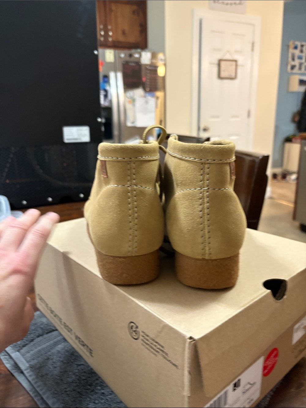 Clarks Men’s Tan Suede Chukka Wallabee Boot - Picture 3 of 6